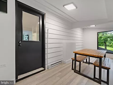 Entry Way - 17 A Elliott Rd, Annapolis, MD 21403 photo 3 of 4