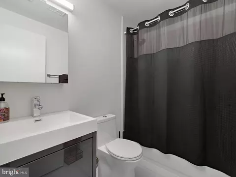 Bath - 17 A Elliott Rd, Annapolis, MD 21403 photo 1 of 1