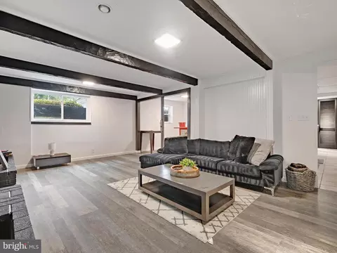 Living - 17 A Elliott Rd, Annapolis, MD 21403 photo 3 of 5