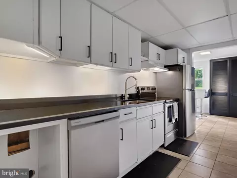Kitchen - 17 A Elliott Rd, Annapolis, MD 21403 photo 5 of 6