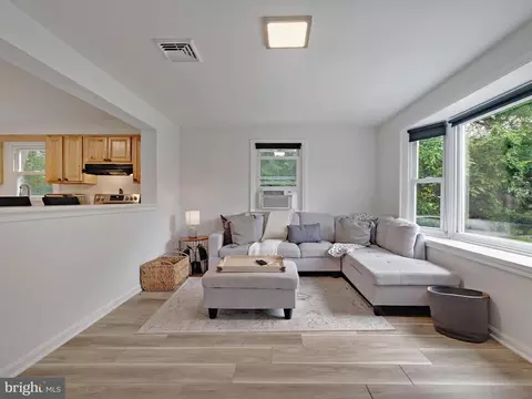 Living - 17 A Elliott Rd, Annapolis, MD 21403 photo 1 of 5