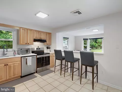 Kitchen - 17 A Elliott Rd, Annapolis, MD 21403 photo 3 of 6