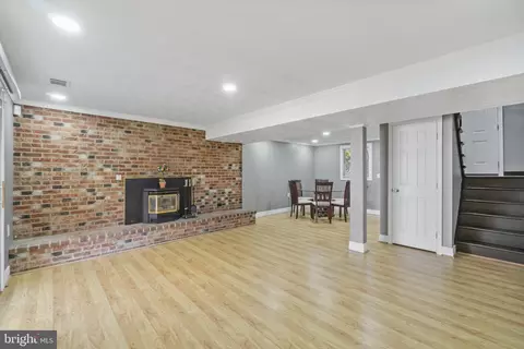 Living - 102 16th Ave, Baltimore, MD 21225 photo 1 of 3