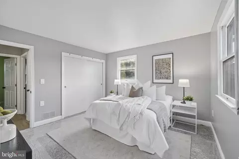 Bedroom - 102 16th Ave, Baltimore, MD 21225 photo 2 of 3