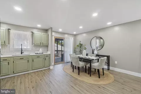 Entry Way - 102 16th Ave, Baltimore, MD 21225 photo 2 of 3