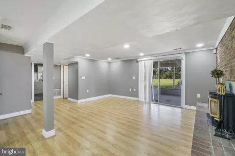 Living - 102 16th Ave, Baltimore, MD 21225 photo 3 of 3
