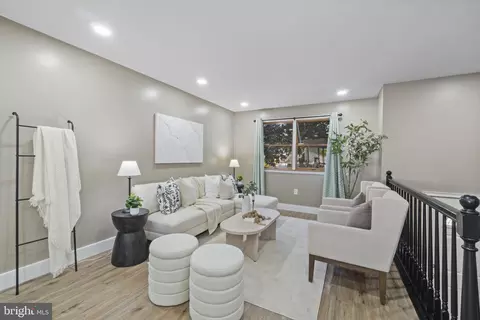 Entry Way - 102 16th Ave, Baltimore, MD 21225 photo 1 of 3