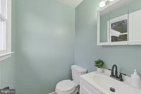 Bath - 102 16th Ave, Baltimore, MD 21225 photo 2 of 3