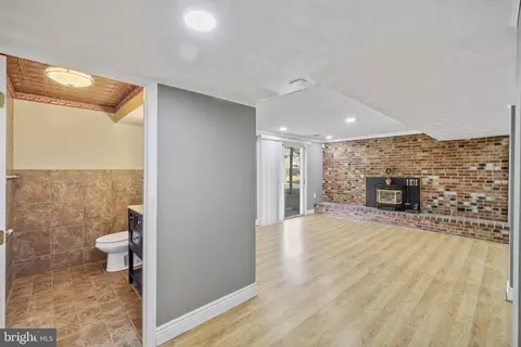 Living - 102 16th Ave, Baltimore, MD 21225 photo 2 of 3