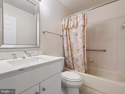 Bath - 2600 Compass Dr, Annapolis, MD 21401 photo 1 of 3