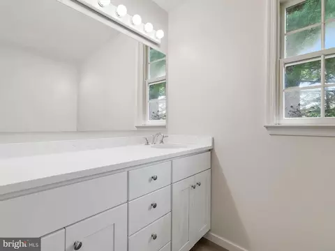 Bath - 2600 Compass Dr, Annapolis, MD 21401 photo 2 of 3