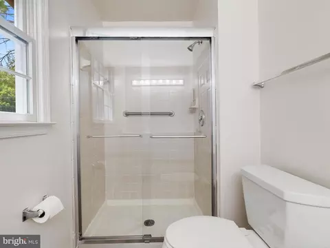 Bath - 2600 Compass Dr, Annapolis, MD 21401 photo 3 of 3