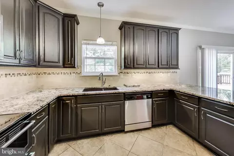Kitchen - 1002 Belgarden Ln, Pasadena, MD 21122 photo 2 of 2