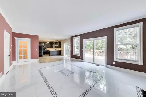 Living - 1002 Belgarden Ln, Pasadena, MD 21122 photo 5 of 6