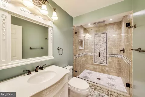 Bath - 1002 Belgarden Ln, Pasadena, MD 21122 photo 2 of 3