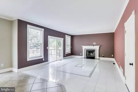 Living - 1002 Belgarden Ln, Pasadena, MD 21122 photo 4 of 6