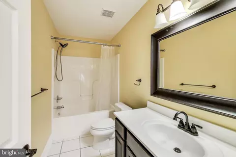Bath - 1002 Belgarden Ln, Pasadena, MD 21122 photo 3 of 3