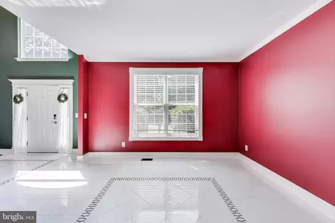 Living - 1002 Belgarden Ln, Pasadena, MD 21122 photo 3 of 6