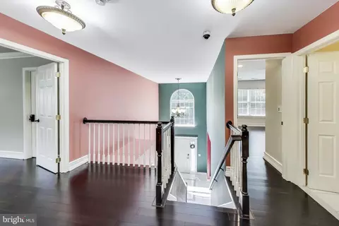 Entry Way - 1002 Belgarden Ln, Pasadena, MD 21122 photo 2 of 6