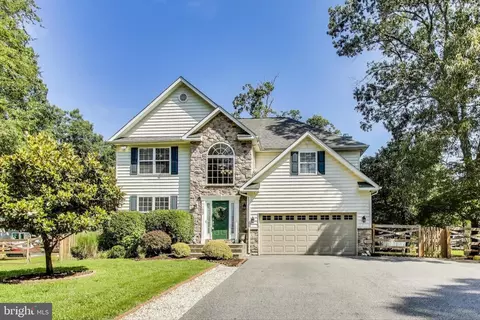 1002 Belgarden Ln, Pasadena, MD 21122