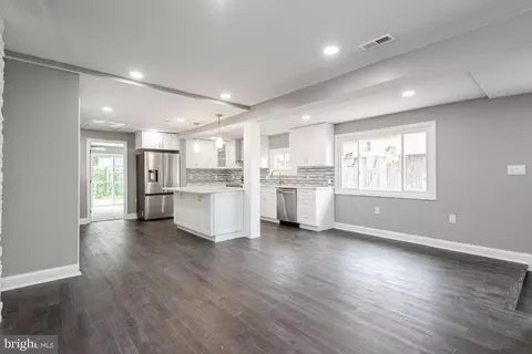 Living - 776 203rd St, Pasadena, MD 21122 photo 4 of 4