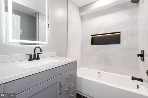 Bath - 776 203rd St, Pasadena, MD 21122 photo 2 of 4