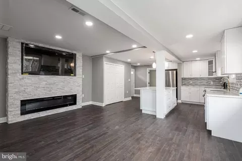 Living - 776 203rd St, Pasadena, MD 21122 photo 3 of 4