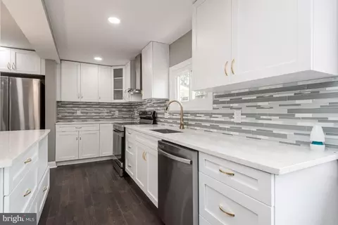 Kitchen - 776 203rd St, Pasadena, MD 21122 photo 2 of 2