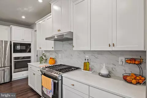 Kitchen - 2219 Nottoway Dr, Hanover, MD 21076 photo 2 of 3