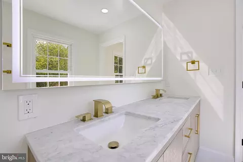 Bath - 1733 Mayfair Pl, Crofton, MD 21114 photo 5 of 9