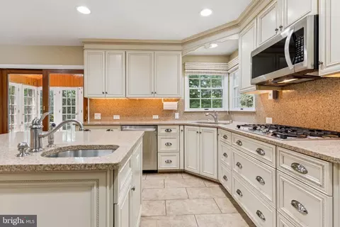 Kitchen - 761 Fawnelm Rd, Severn, MD 21144 photo 4 of 5