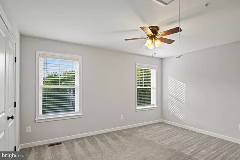 Bedroom - 1629 Chesapeake Ln, Edgewater, MD 21037 photo 6 of 7