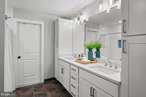 Bath - 1629 Chesapeake Ln, Edgewater, MD 21037 photo 2 of 5
