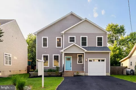 Exterior - 1629 Chesapeake Ln, Edgewater, MD 21037 photo 2 of 8