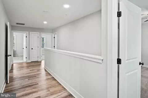 Entry Way - 1629 Chesapeake Ln, Edgewater, MD 21037 photo 8 of 10