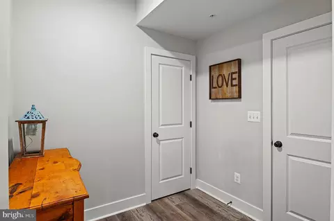 Entry Way - 1629 Chesapeake Ln, Edgewater, MD 21037 photo 5 of 10