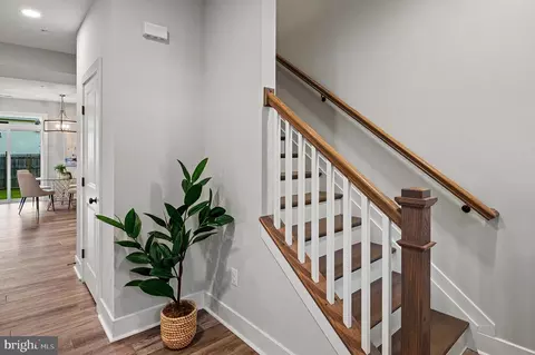 Entry Way - 1629 Chesapeake Ln, Edgewater, MD 21037 photo 6 of 10