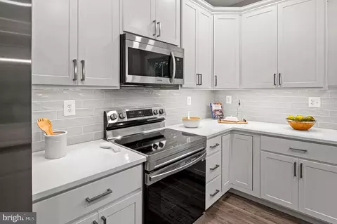 Kitchen - 1629 Chesapeake Ln, Edgewater, MD 21037 photo 2 of 3