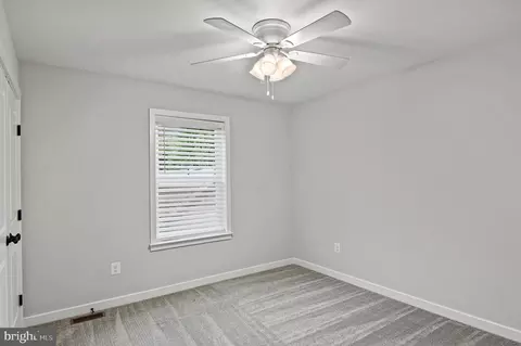 Bedroom - 1629 Chesapeake Ln, Edgewater, MD 21037 photo 5 of 7