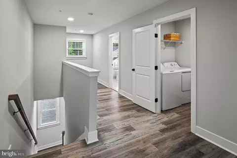 Entry Way - 1629 Chesapeake Ln, Edgewater, MD 21037 photo 7 of 10