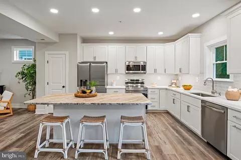 Kitchen - 1629 Chesapeake Ln, Edgewater, MD 21037 photo 1 of 3
