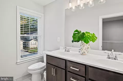 Bath - 1629 Chesapeake Ln, Edgewater, MD 21037 photo 4 of 5