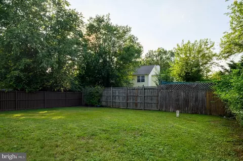 Exterior - 1629 Chesapeake Ln, Edgewater, MD 21037 photo 4 of 8