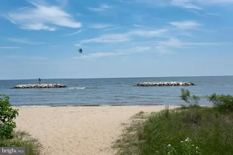 View/Area - 1629 Chesapeake Ln, Edgewater, MD 21037 photo 3 of 5
