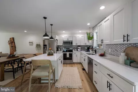 Kitchen - 2039 Kurtz Ave, Pasadena, MD 21122 photo 1 of 1