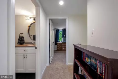 Entry Way - 2039 Kurtz Ave, Pasadena, MD 21122 photo 3 of 4