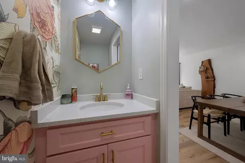 Bath - 2039 Kurtz Ave, Pasadena, MD 21122 photo 3 of 5