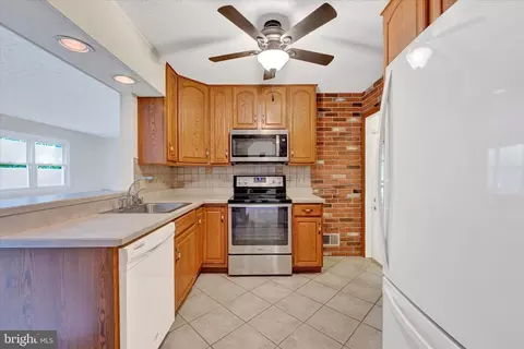 208 Magothy Beach Rd, Pasadena, MD 21122 photo 8