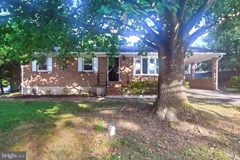 208 Magothy Beach Rd, Pasadena, MD 21122
