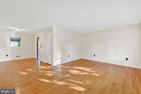 208 Magothy Beach Rd, Pasadena, MD 21122 photo 4